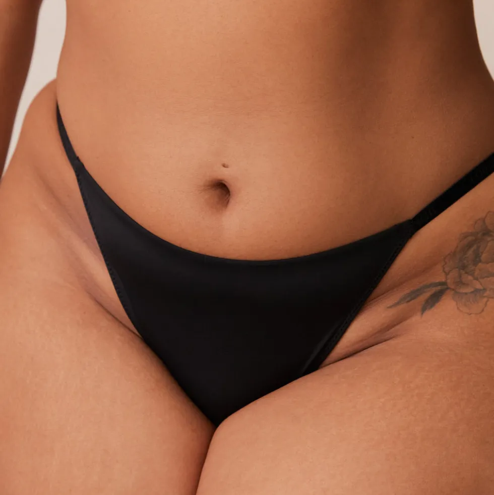Light Non-wire Plunge T-shirt Bra & Thong/Briefs Set - Black